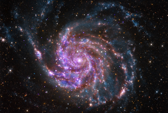 旋涡星系的自转速度快于理论预测。有两种解释，一种是存在我们看不见的暗物质；另一种是引力理论本身出了问题（图片来源：NASA/CXC/SAO/D。 Hartmann/JPL-Caltech）