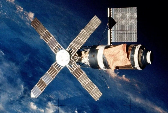 定了，亚马逊创始人要造首个“太空乐园”