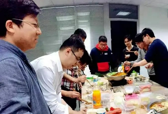 宿华交权:天不能有二日