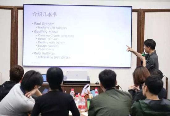 陆奇如何解构一家企业?(内附书单)