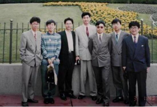 图注:右三郑宝用