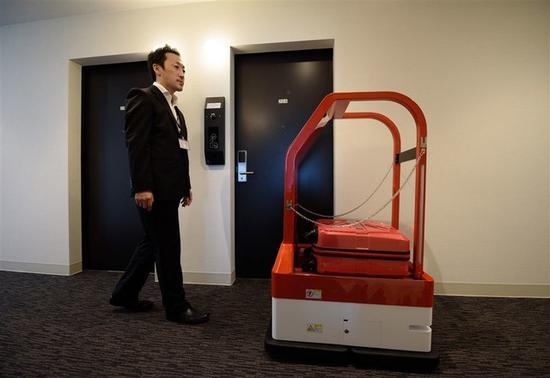 每晚17000日元的奇特酒店全是机器人