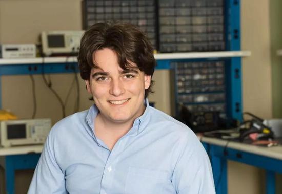 那个20亿美元把公司卖给Facebook的90后结婚了 那个20亿美元把公司卖给Facebook的90后结婚了