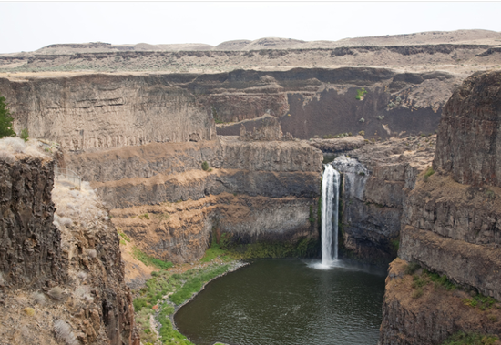 谷底的巨型瀑布遗迹（来源：The Seven Wonders of Washington State）