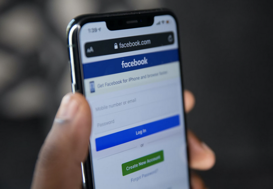 广告业务承压，舆论阴云笼罩，元宇宙难救Facebook