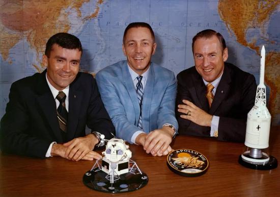 阿波罗13号乘组在升空前一天的合影