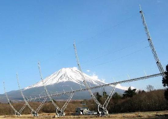名古屋大学设置在富士山附近的IPS观测天线  来源：名古屋大学