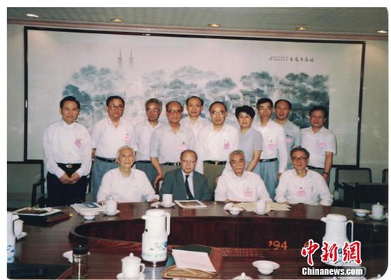 1994年6月刘永坦当选首批中国工程院院士。 哈工大供图