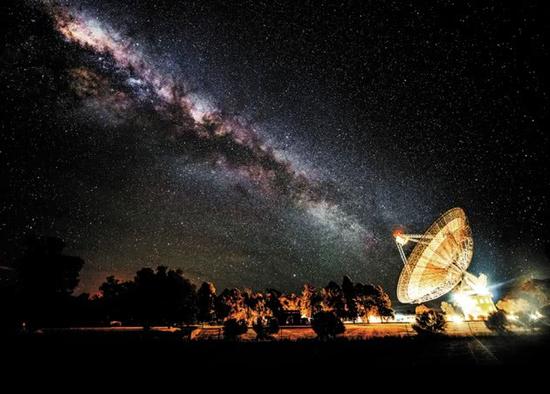 澳大利亚的Pakes望远镜接受到首个快速射电暴