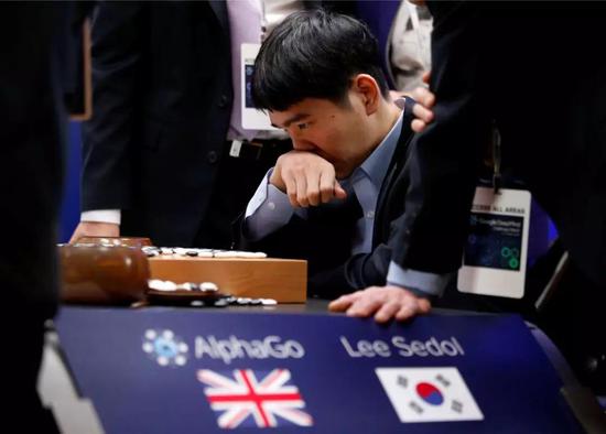 当地时间2016年3月15日，韩国首尔，人机大战第5局，李世石1-4谷歌AlphaGo。图片来源：图虫创意