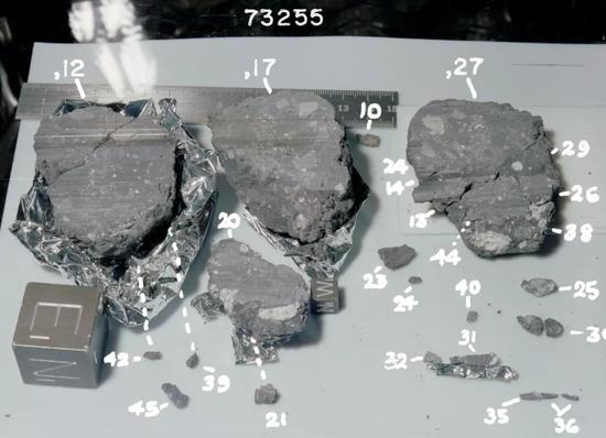 来自月球的岩石样本  图/Wikipedia