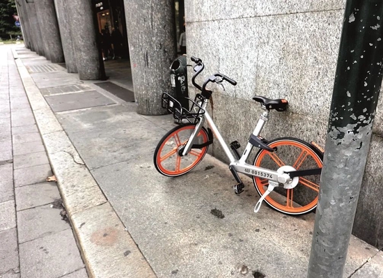 2018年，都灵街头的摩拜单车。 　　摄影/余乐