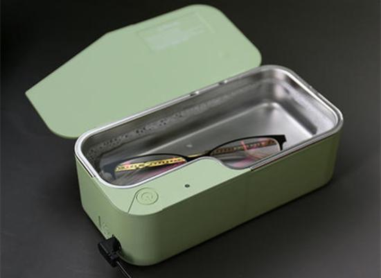  超声波清洗眼镜