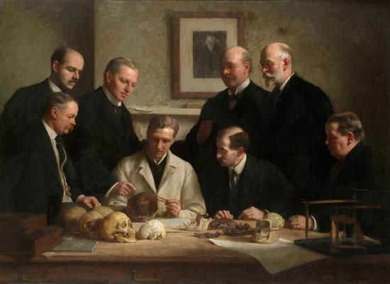 仔细研究皮尔当人头骨的学者们，没想到自己会卷入科学史上臭名昭著的骗局 