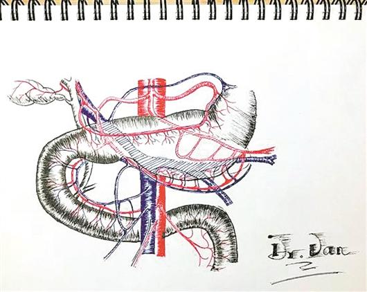 江门市中心医院外科医生袁丹向患者“绘图释病”
