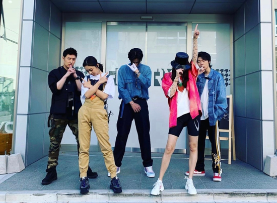 《潮流合伙人》剧照