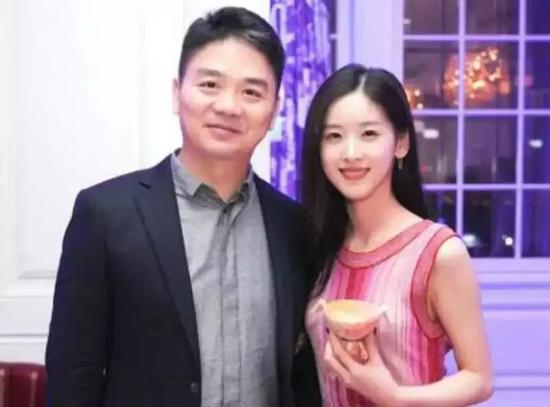 图：刘强东和章泽天