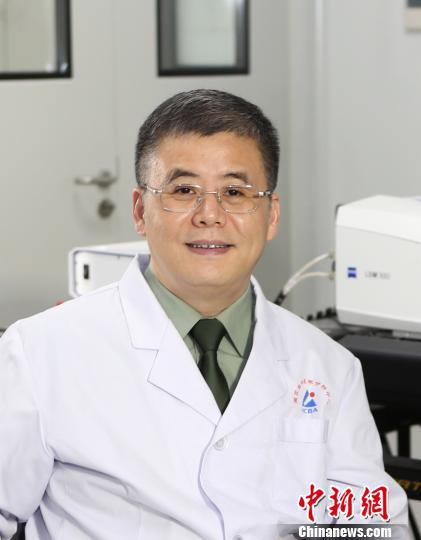 论文通讯作者:中国科学院张学敏院士。 军事医学研究院供图 摄
