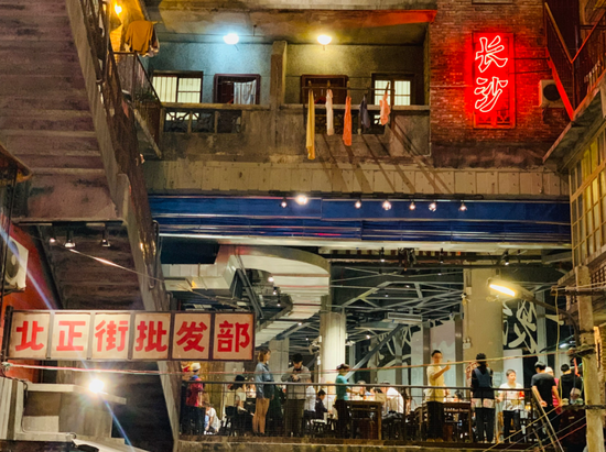 从排队2万桌到被爆大裁员，文和友“一叶落”，新消费“知秋”？