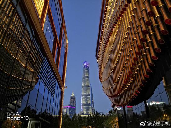 荣耀10 GT 8GB评测 满屏APP秒启夜拍惊人