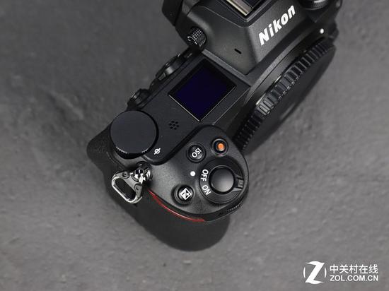 尼康Z7的双波轮设计可以快速调整拍摄参数