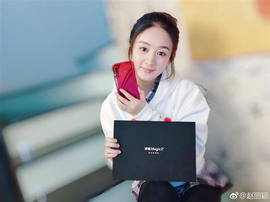 赵丽颖微博官宣荣耀Magic 2真机:近100%全面屏-图片1