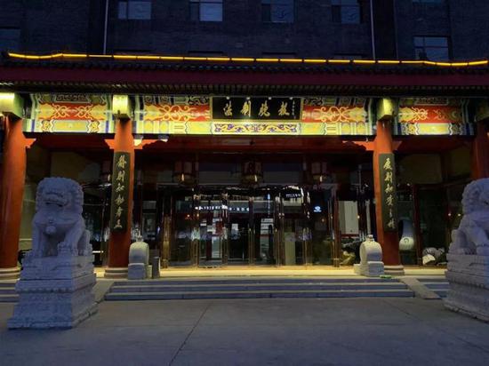 法制晚报:一个记者眼中被仰视与被遗忘的《法制晚报》 大门