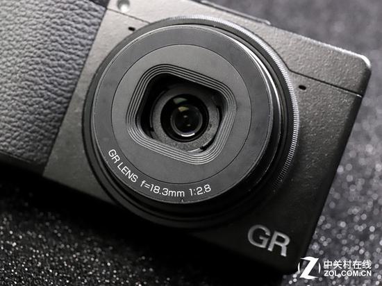 尽管配备了传感器除尘，但新镜头密封性不足，让GR3还是会有进灰的可能
