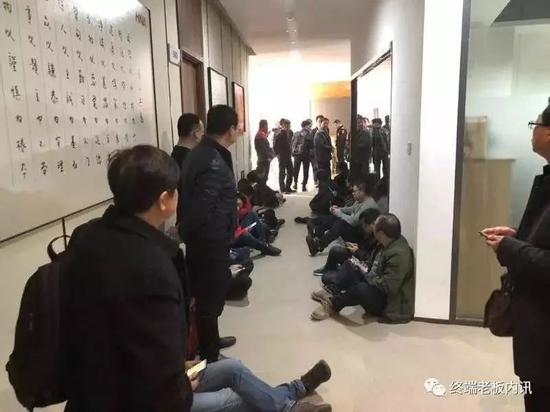 (掌合天下各地服务站遭供应商堵门讨要货款,来源见水印)