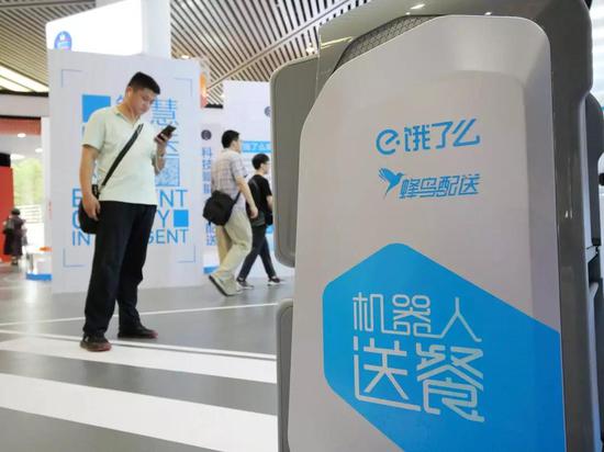 蜂鸟送餐机器人 | 视觉中国