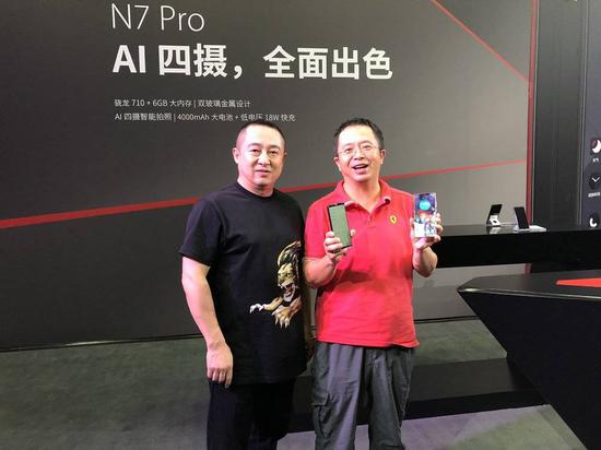 周鸿祎通讯梦碎:手机业务暂停 360出局