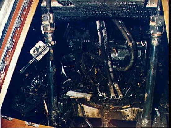 被烧毁的阿波罗1号试验飞船指令舱内部