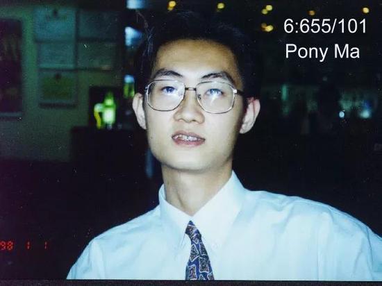 网上冲浪:25年前,互联网大佬在最原始的论坛网上冲浪 1998年,CFido站长大会上的马化腾