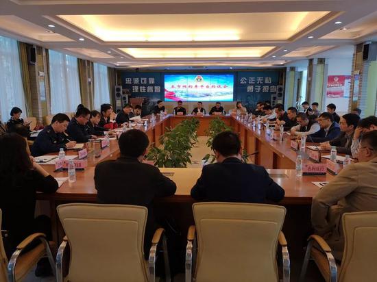 上海约谈21家网约车企业：严厉查处违法派单