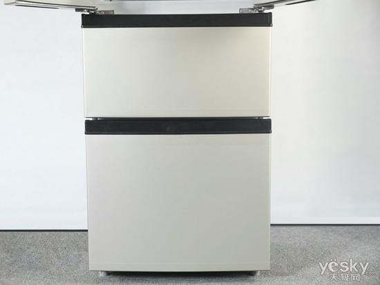  苏宁小Biu法式多门冰箱冷冻室展示