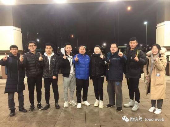 一点资讯CEO杨宇翔:初一赶回加班定包机送物资方案 一点资讯的高管与在美国的志愿者