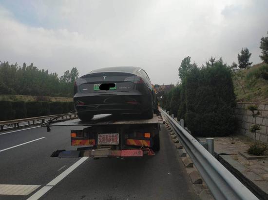  ▲林琳的汽车在高速公路上失去动力