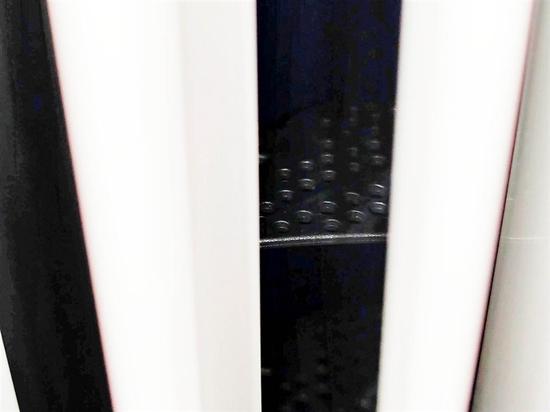  小米立式柔风空调内部的柔风扇叶