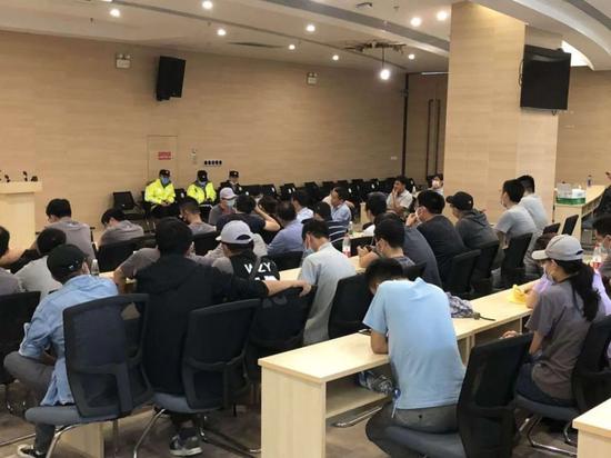 拜腾管理层与员工面对面沟通 来源:受访者供图