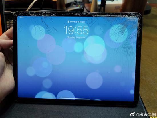 「快科技」微博CEO王高飞iPad摔变形 网友支招：盖泡面快科技2020-08-10 09:50:270阅