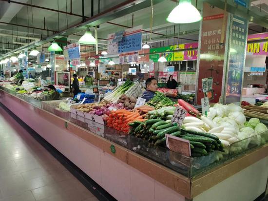 菜篮子的“中场战事”：巨头三倍砸钱挖人 十年菜贩成团长