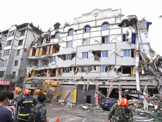 　2008年的汶川地震中受破坏的建筑丨Wikimedia Commons