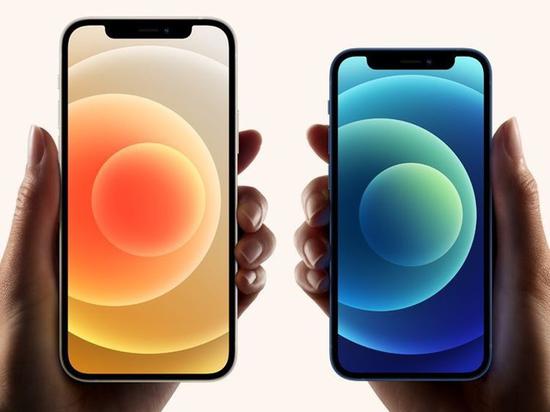 iPhone 12 mini（右）