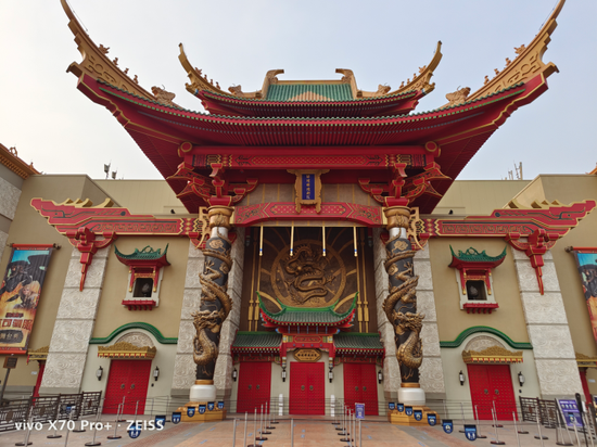 拍摄:品玩·廖子涵 | 堆砌了大量中国元素的剧院