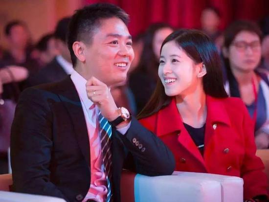 斯特拉马乔尼:B面人生:京东的女主人和苏宁的少东家