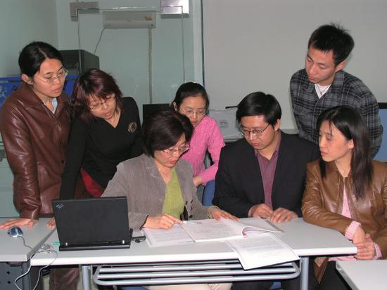 在山东大学指导研究生（2005年）