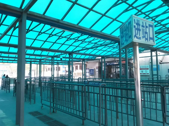 西二旗进站口排队区，图源作者