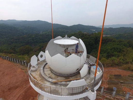 “帽子”里的极轨卫星天线丨吴砚威