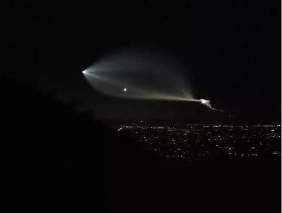 图8 夜间拍摄到的火箭烟云