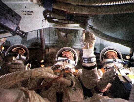 阿波罗1号飞船的3名航天员进行训练